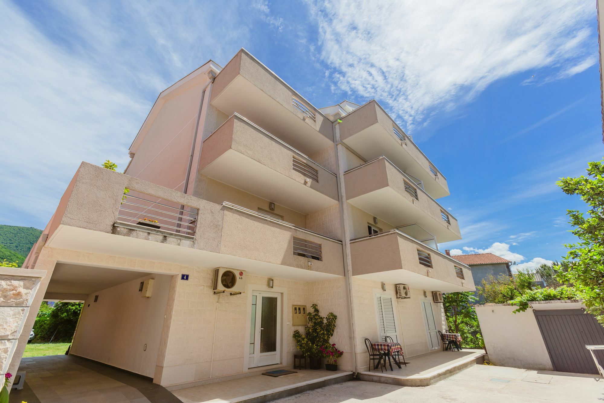 Rosic Apartments Tivat Exterior foto